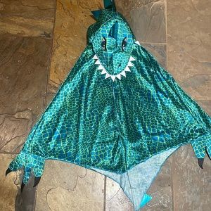 Easy cape costume NWT